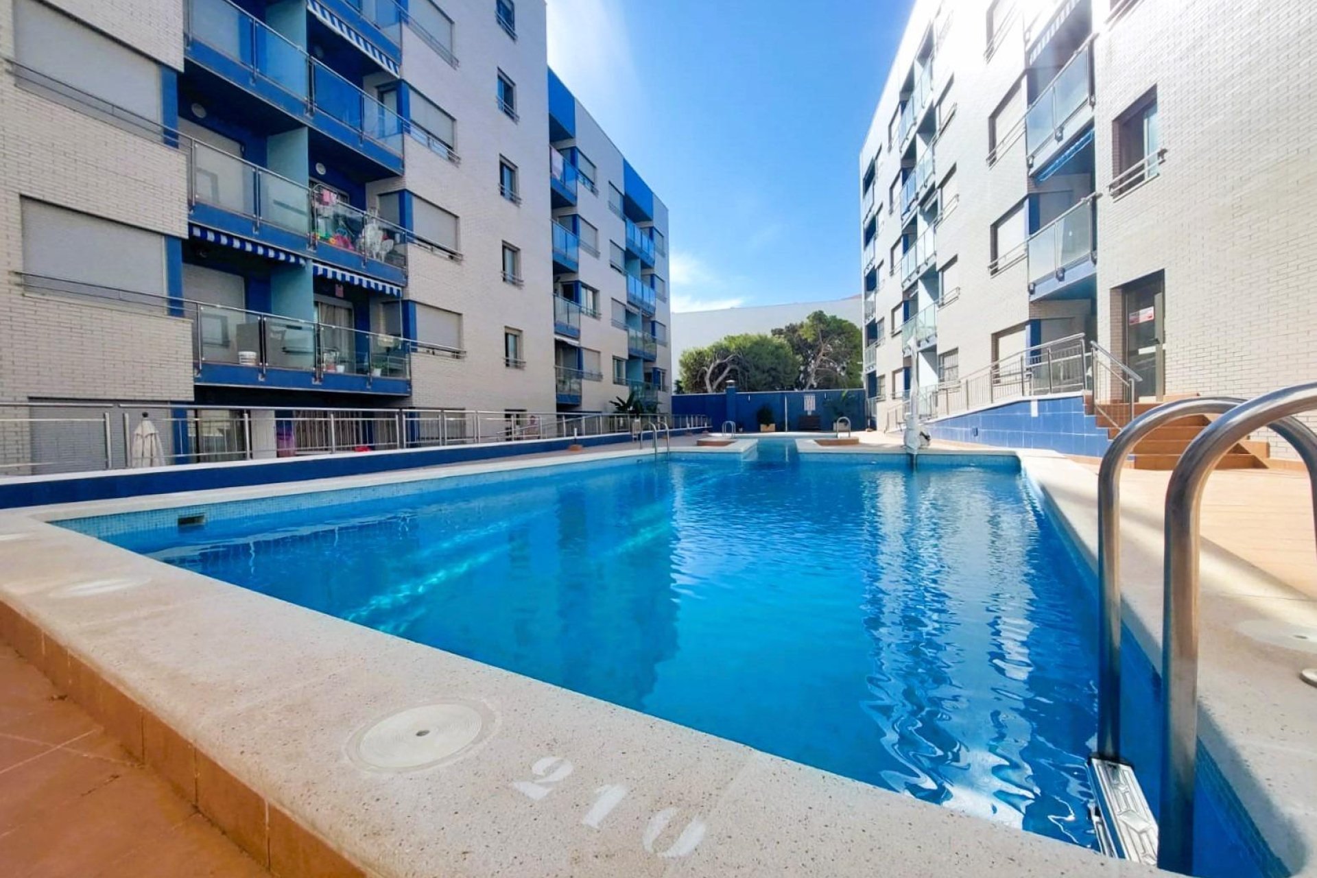 Resale - Apartment - Torrevieja - Playa de los Locos