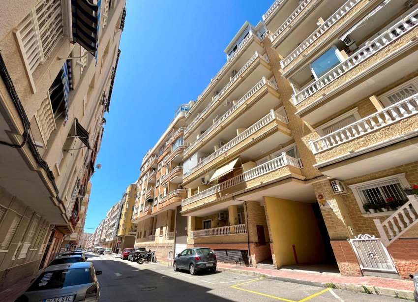 Resale - Apartment - Torrevieja - Playa de los locos
