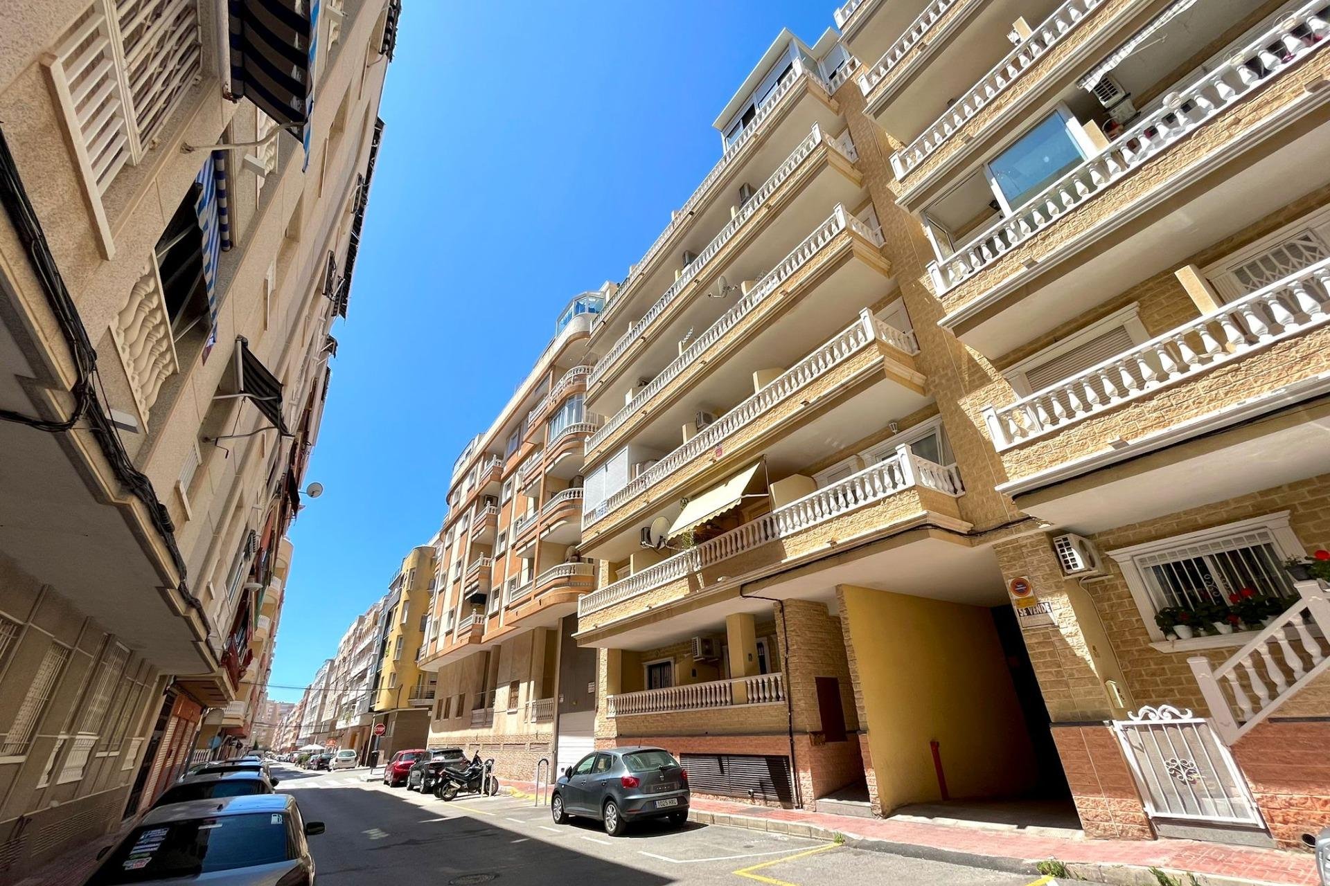 Resale - Apartment - Torrevieja - Playa de los locos