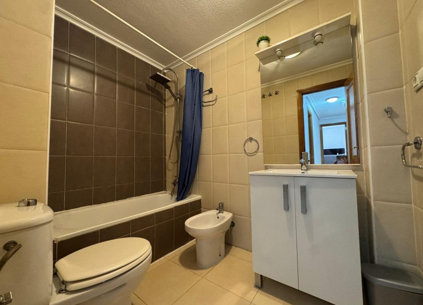 Resale - Apartment - Torrevieja - Playa de los locos