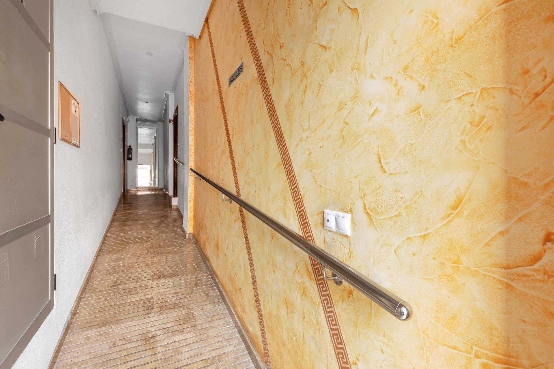 Resale - Apartment - Torrevieja - Playa de los locos