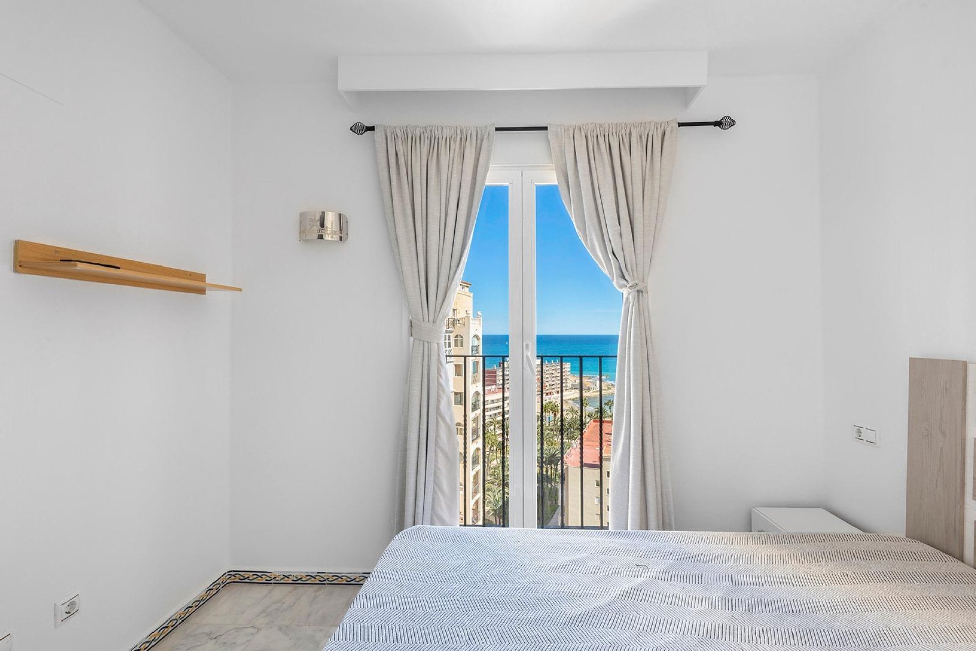 Resale - Apartment - Torrevieja - Playa de los locos