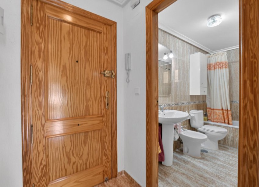 Resale - Apartment - Torrevieja - Playa de los locos