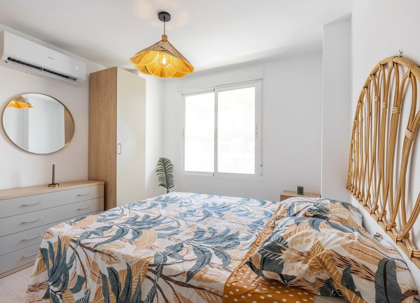 Resale - Apartment - Torrevieja - Playa de los Naufragos