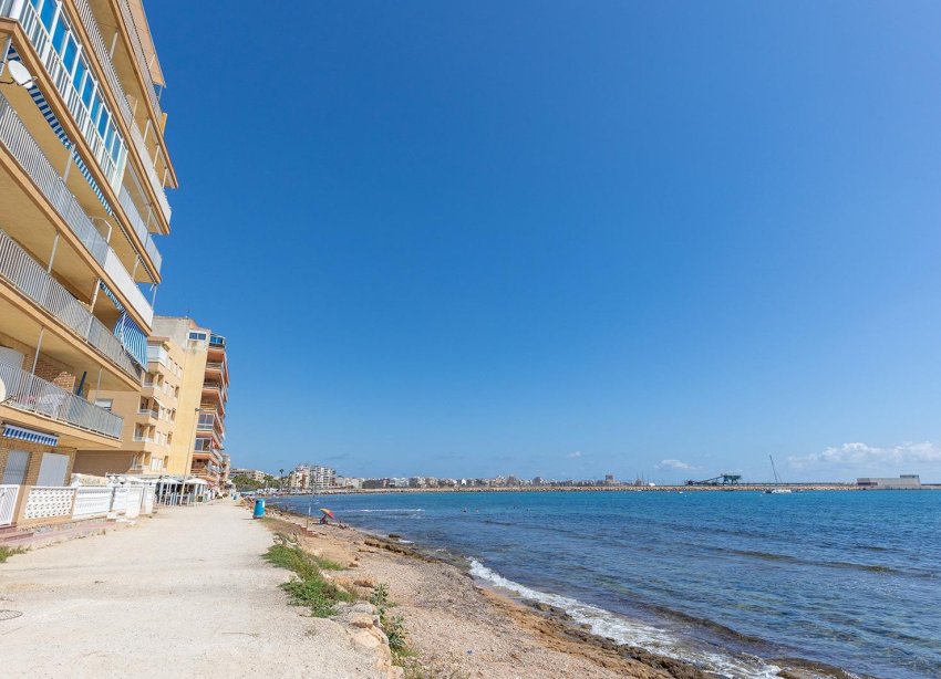 Resale - Apartment - Torrevieja - Playa de los Naufragos