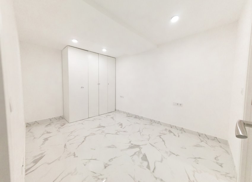 Resale - Apartment - Torrevieja - Playa de los Naufragos