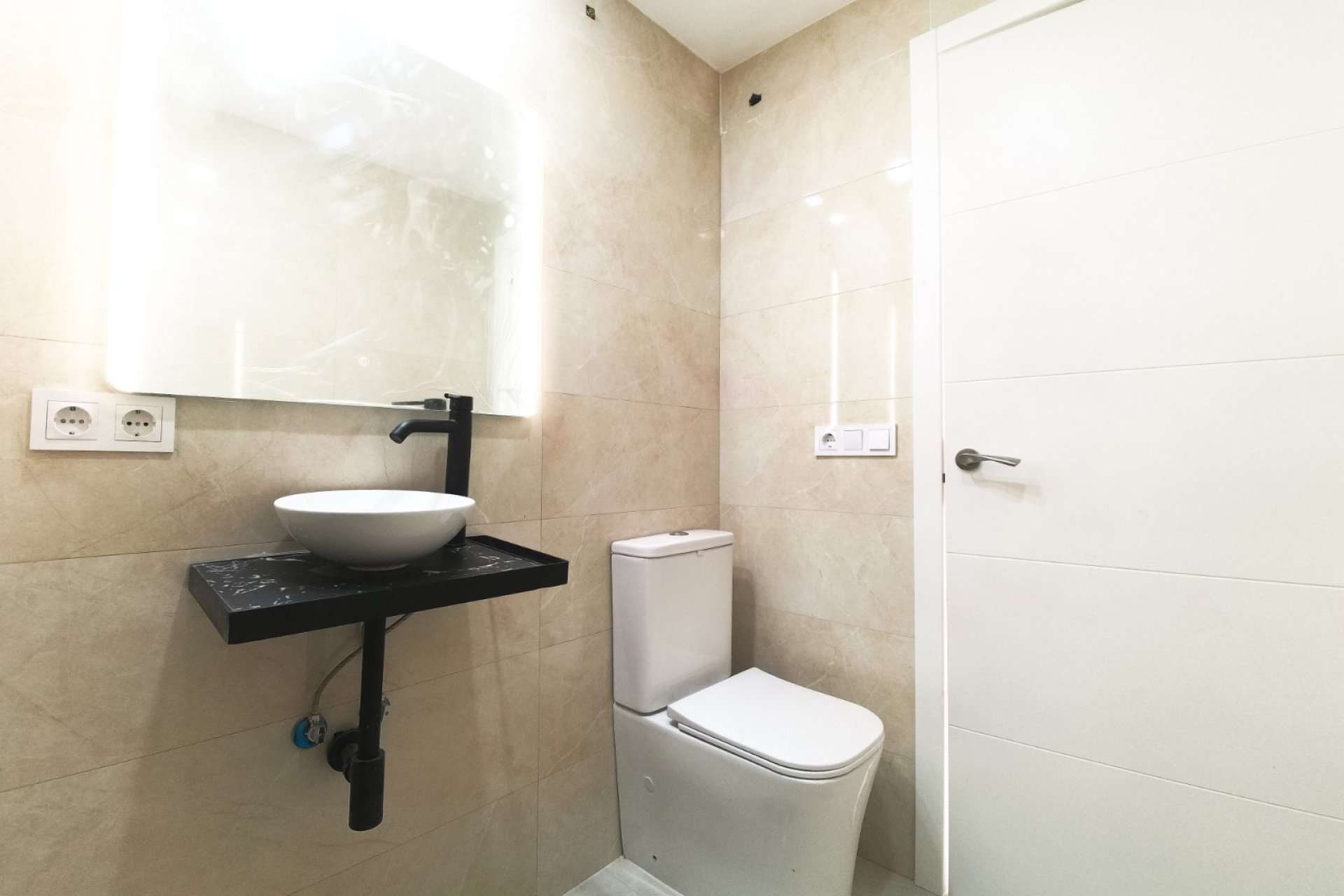 Resale - Apartment - Torrevieja - Playa de los Naufragos