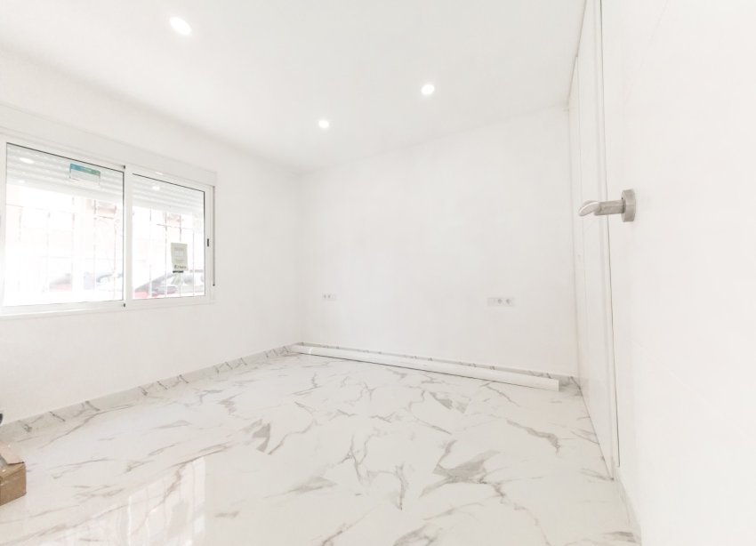 Resale - Apartment - Torrevieja - Playa de los Naufragos