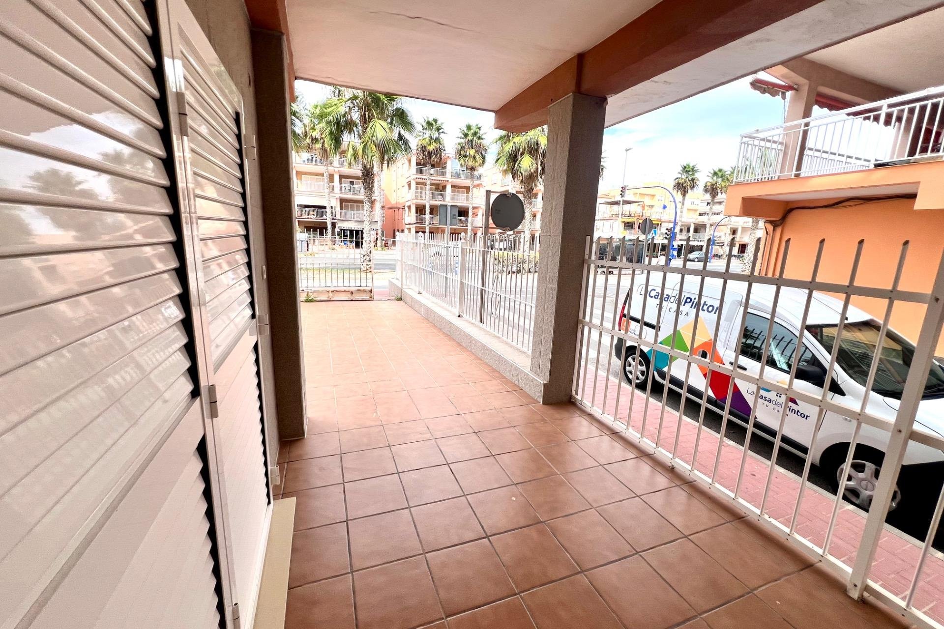 Resale - Apartment - Torrevieja - Playa de los Naufragos