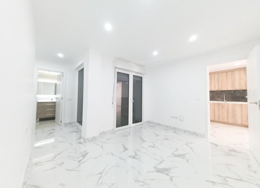 Resale - Apartment - Torrevieja - Playa de los Naufragos