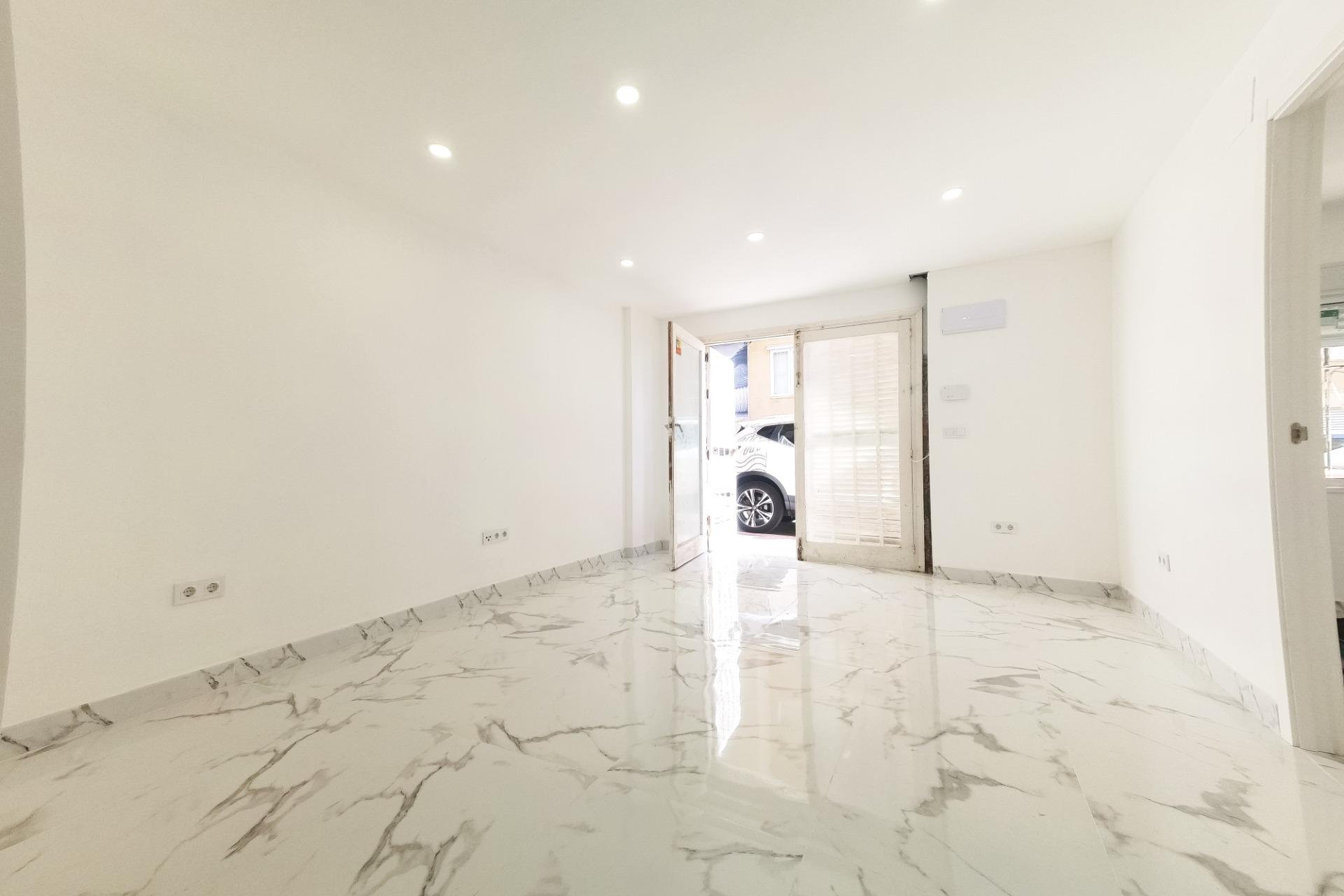 Resale - Apartment - Torrevieja - Playa de los Naufragos