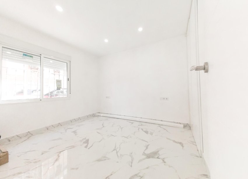 Resale - Apartment - Torrevieja - Playa de los Naufragos