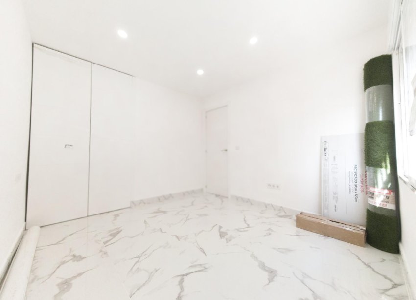 Resale - Apartment - Torrevieja - Playa de los Naufragos