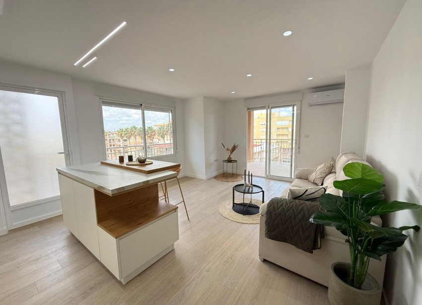 Resale - Apartment - Torrevieja - Playa de los Naufragos