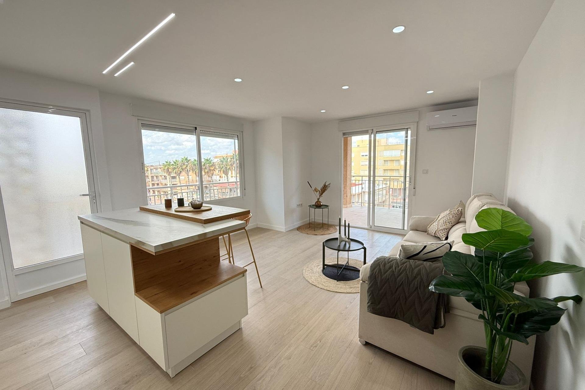 Resale - Apartment - Torrevieja - Playa de los Naufragos