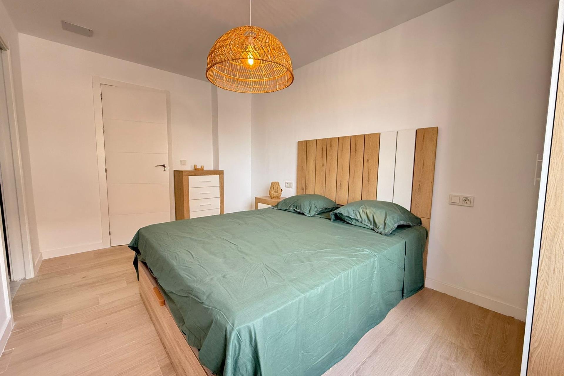 Resale - Apartment - Torrevieja - Playa de los Naufragos