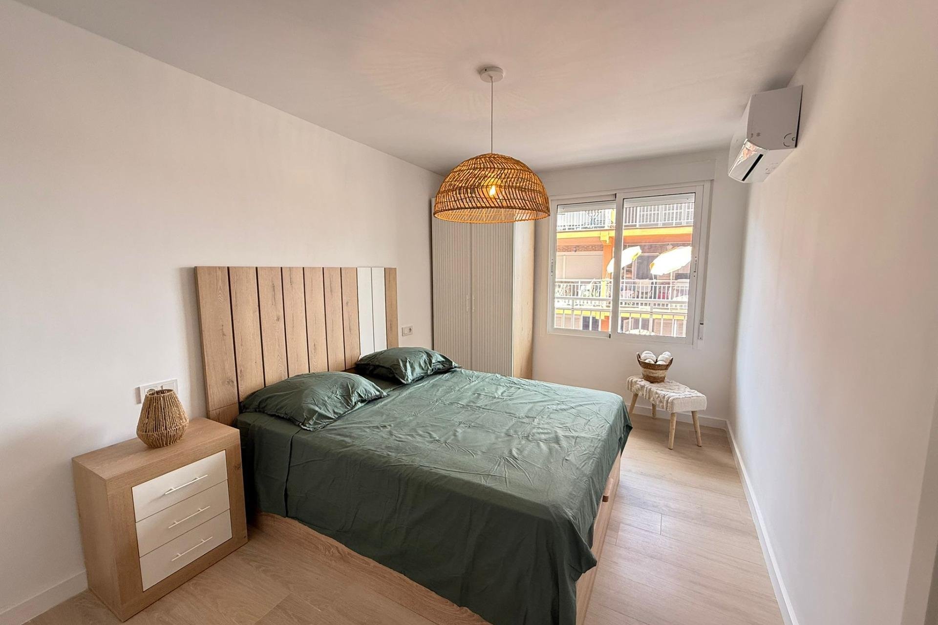 Resale - Apartment - Torrevieja - Playa de los Naufragos