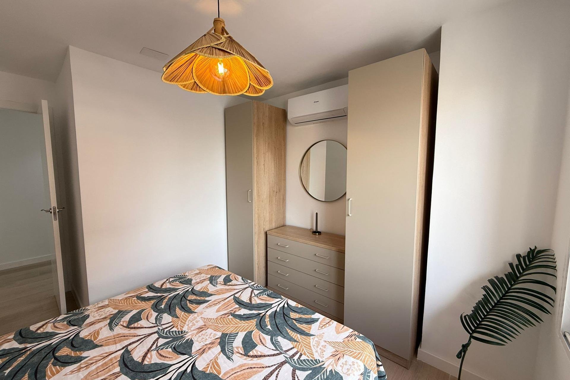 Resale - Apartment - Torrevieja - Playa de los Naufragos