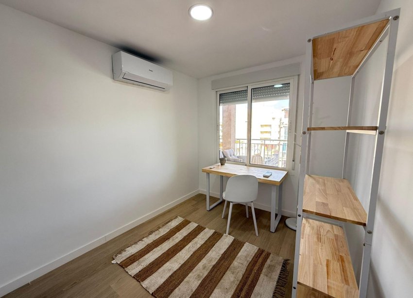 Resale - Apartment - Torrevieja - Playa de los Naufragos