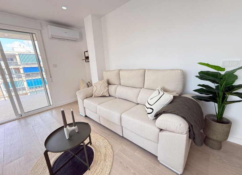 Resale - Apartment - Torrevieja - Playa de los Naufragos