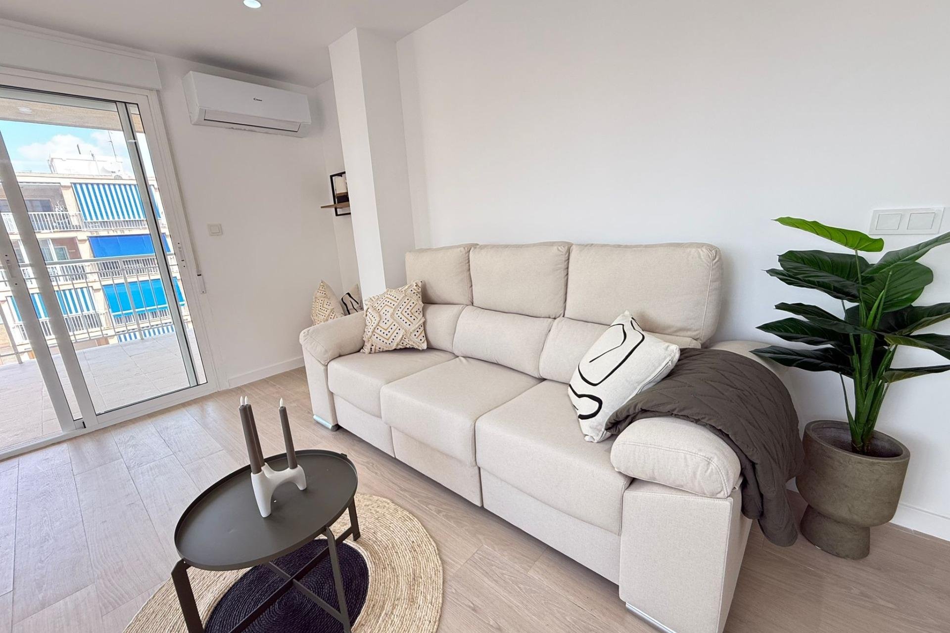 Resale - Apartment - Torrevieja - Playa de los Naufragos