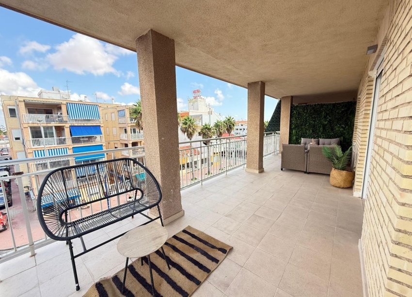 Resale - Apartment - Torrevieja - Playa de los Naufragos