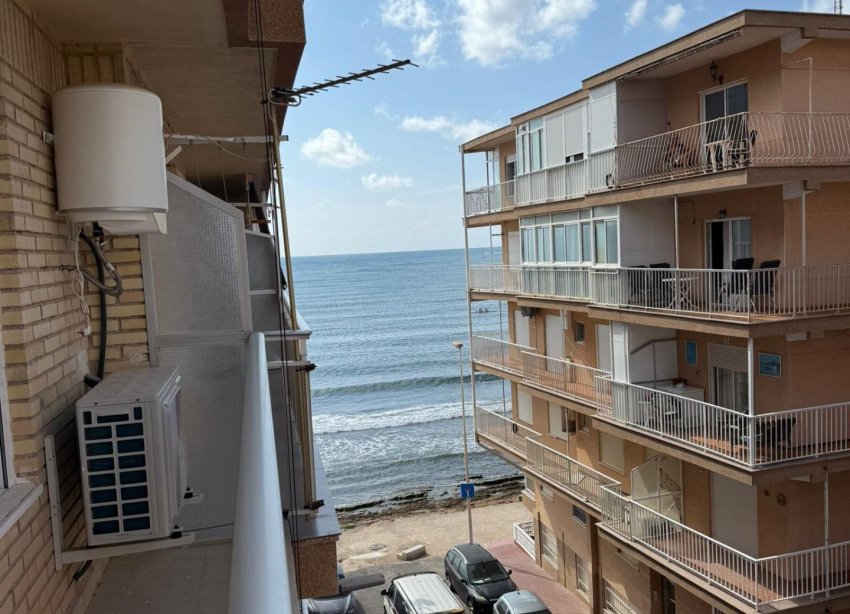 Resale - Apartment - Torrevieja - Playa de los Naufragos