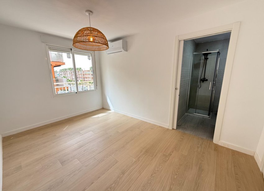 Resale - Apartment - Torrevieja - Playa de los Naufragos