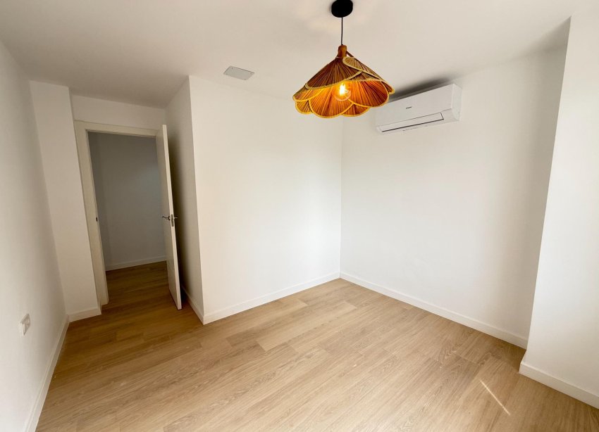 Resale - Apartment - Torrevieja - Playa de los Naufragos