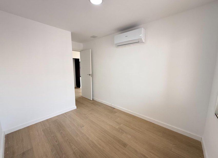 Resale - Apartment - Torrevieja - Playa de los Naufragos