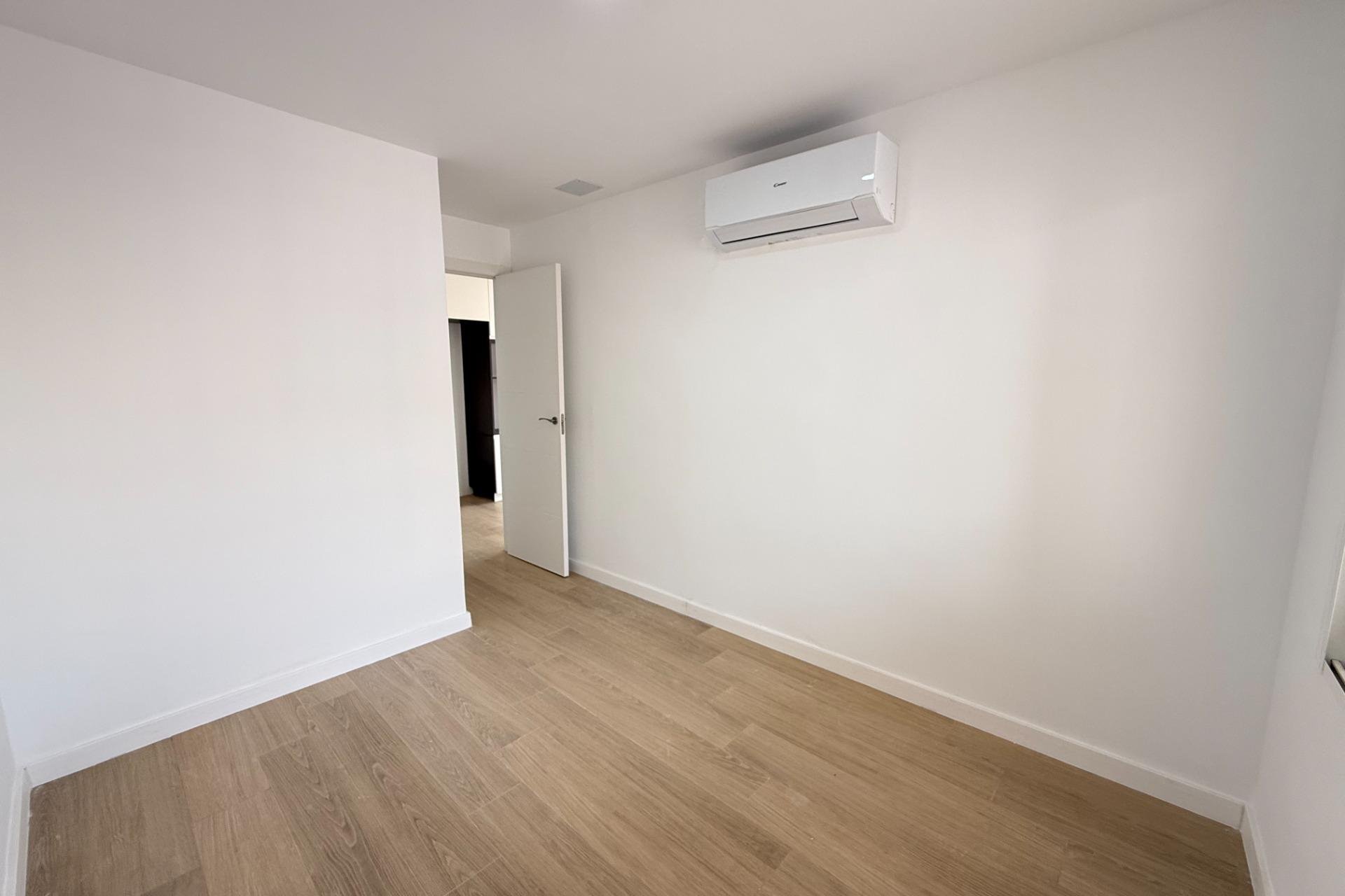 Resale - Apartment - Torrevieja - Playa de los Naufragos