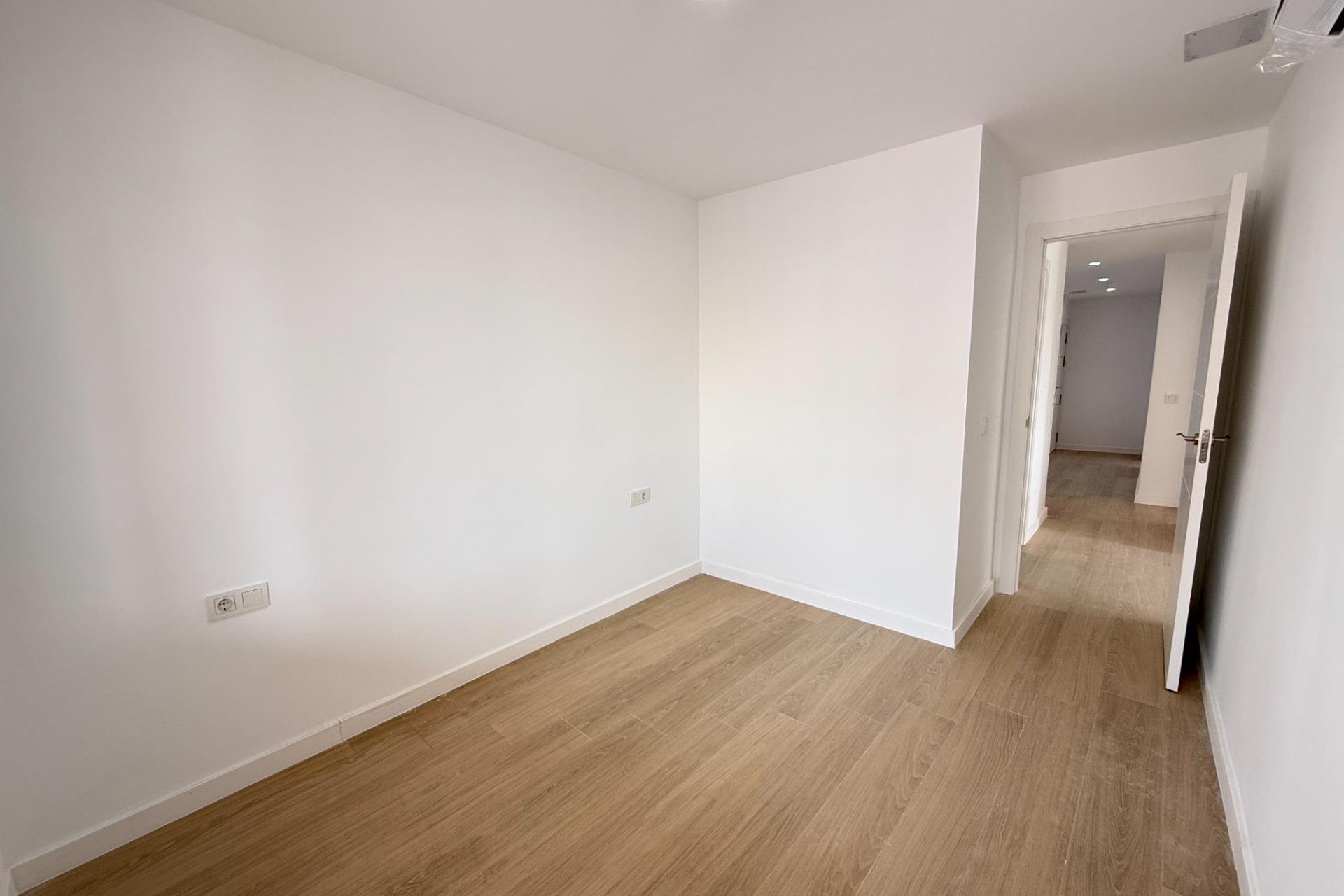 Resale - Apartment - Torrevieja - Playa de los Naufragos