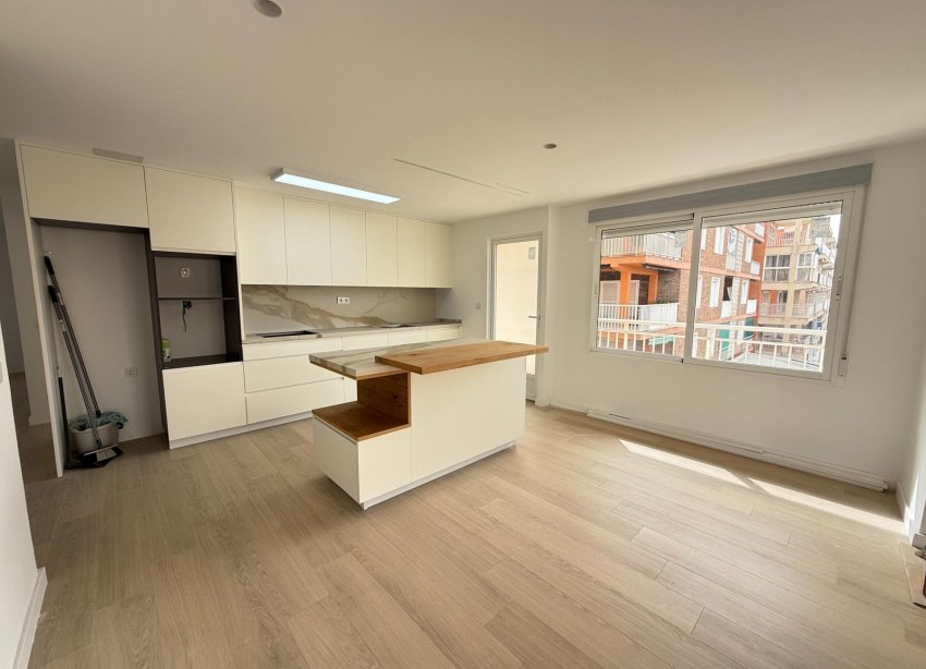 Resale - Apartment - Torrevieja - Playa de los Naufragos