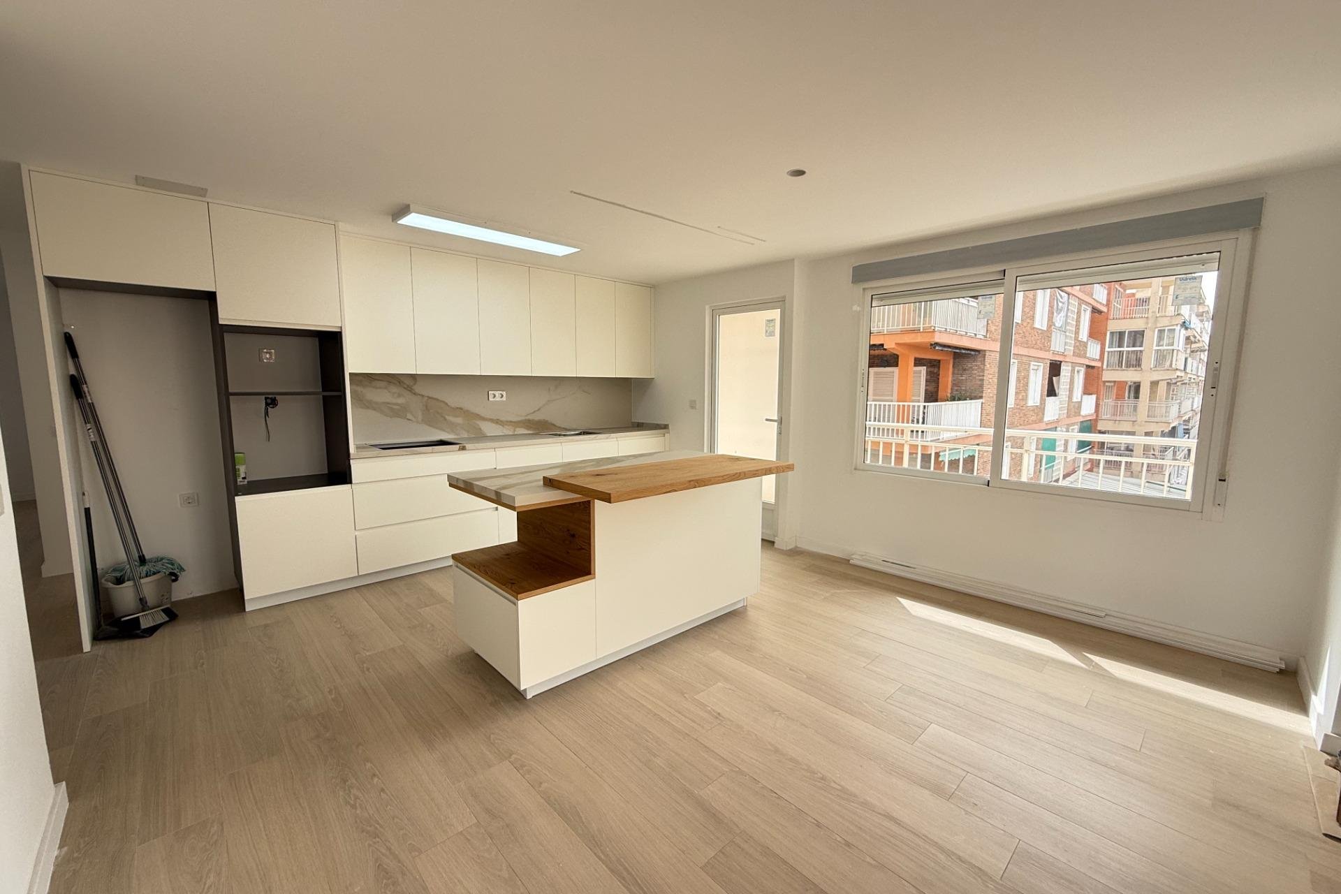 Resale - Apartment - Torrevieja - Playa de los Naufragos