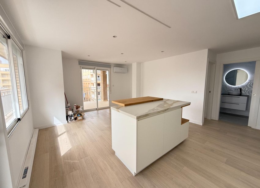 Resale - Apartment - Torrevieja - Playa de los Naufragos