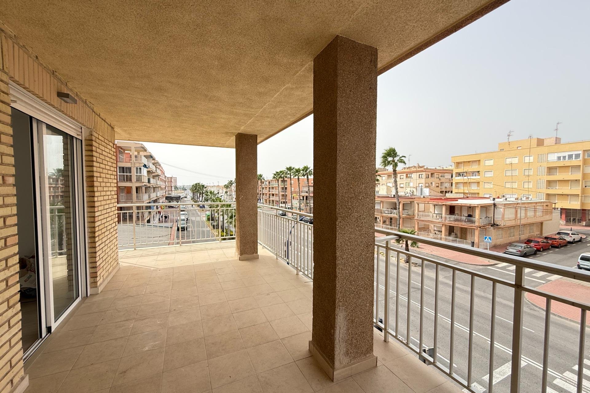 Resale - Apartment - Torrevieja - Playa de los Naufragos