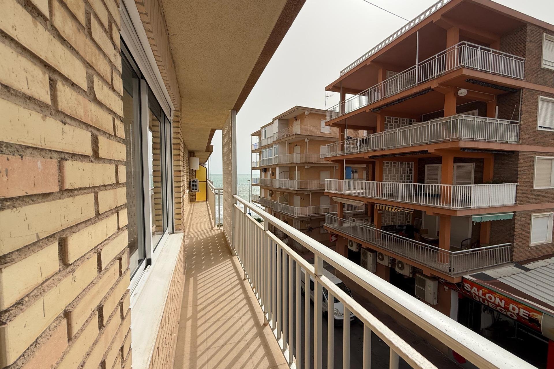 Resale - Apartment - Torrevieja - Playa de los Naufragos