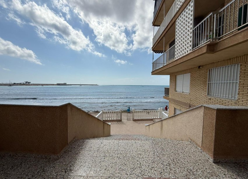 Resale - Apartment - Torrevieja - Playa de los Naufragos