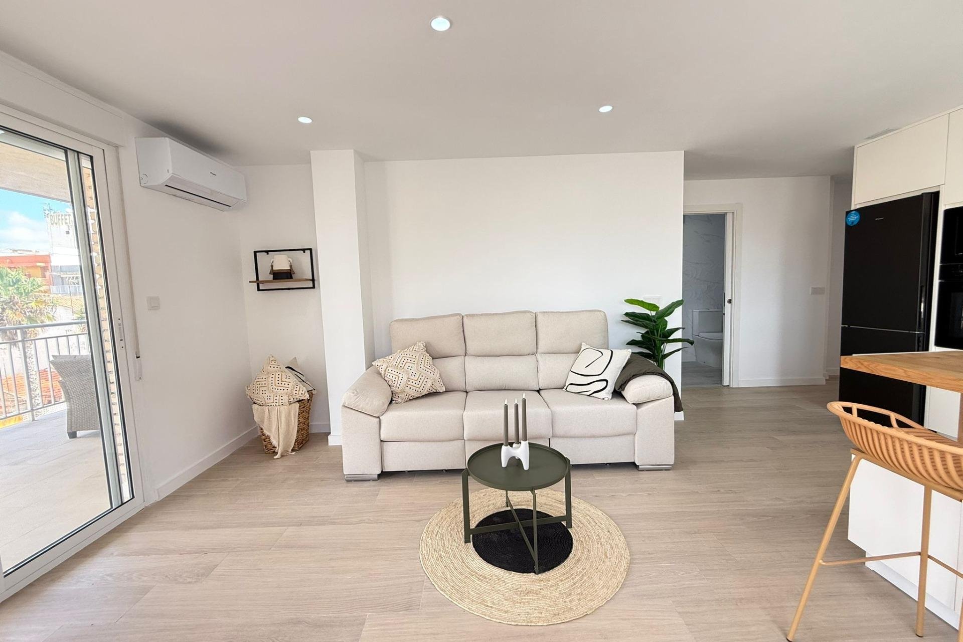Resale - Apartment - Torrevieja - Playa de los Naufragos