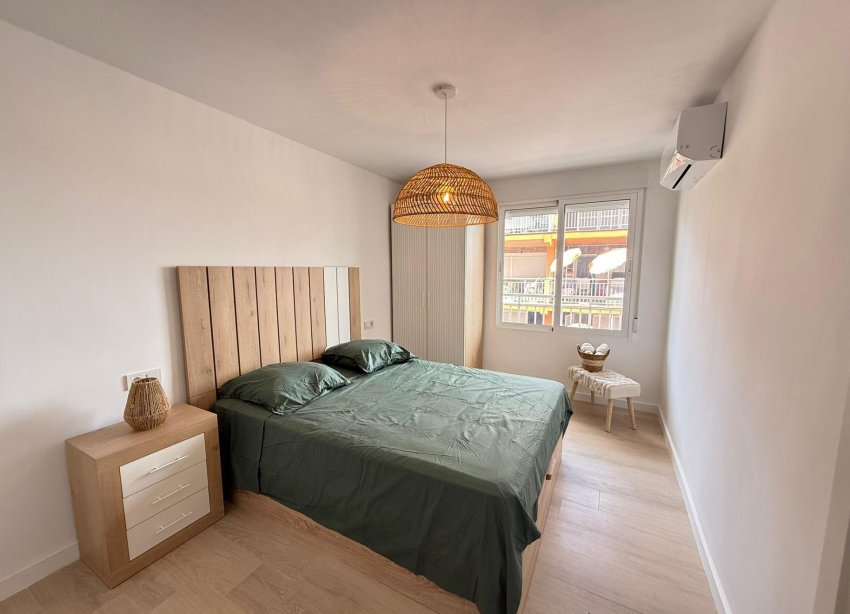 Resale - Apartment - Torrevieja - Playa de los Naufragos