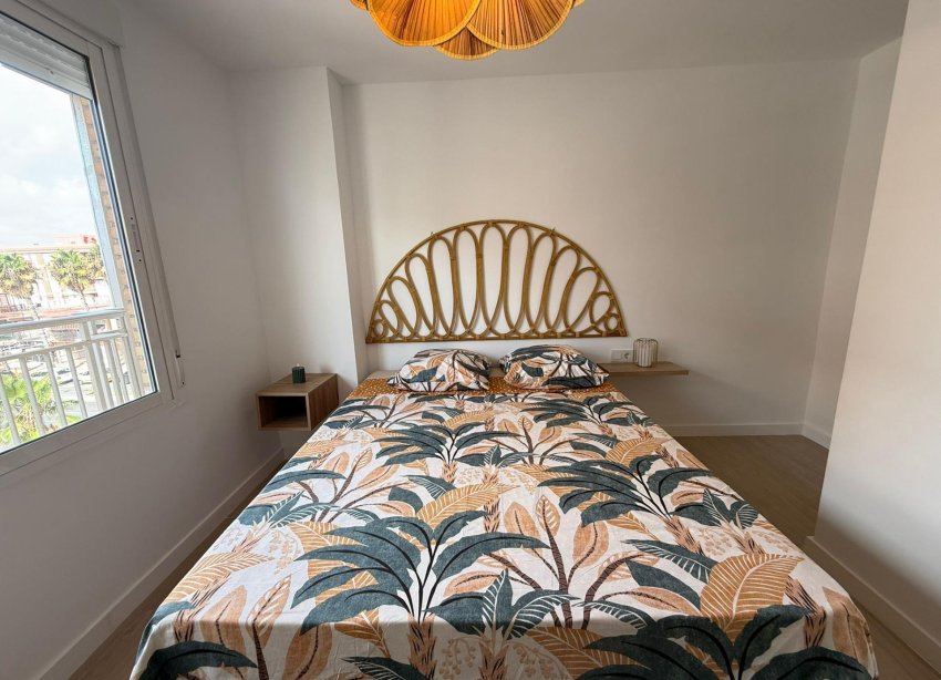 Resale - Apartment - Torrevieja - Playa de los Naufragos