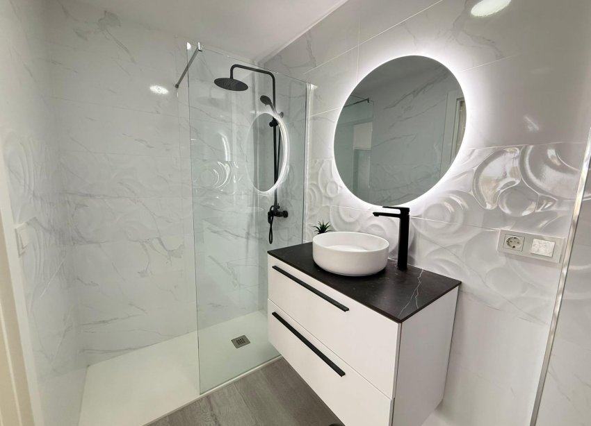 Resale - Apartment - Torrevieja - Playa de los Naufragos