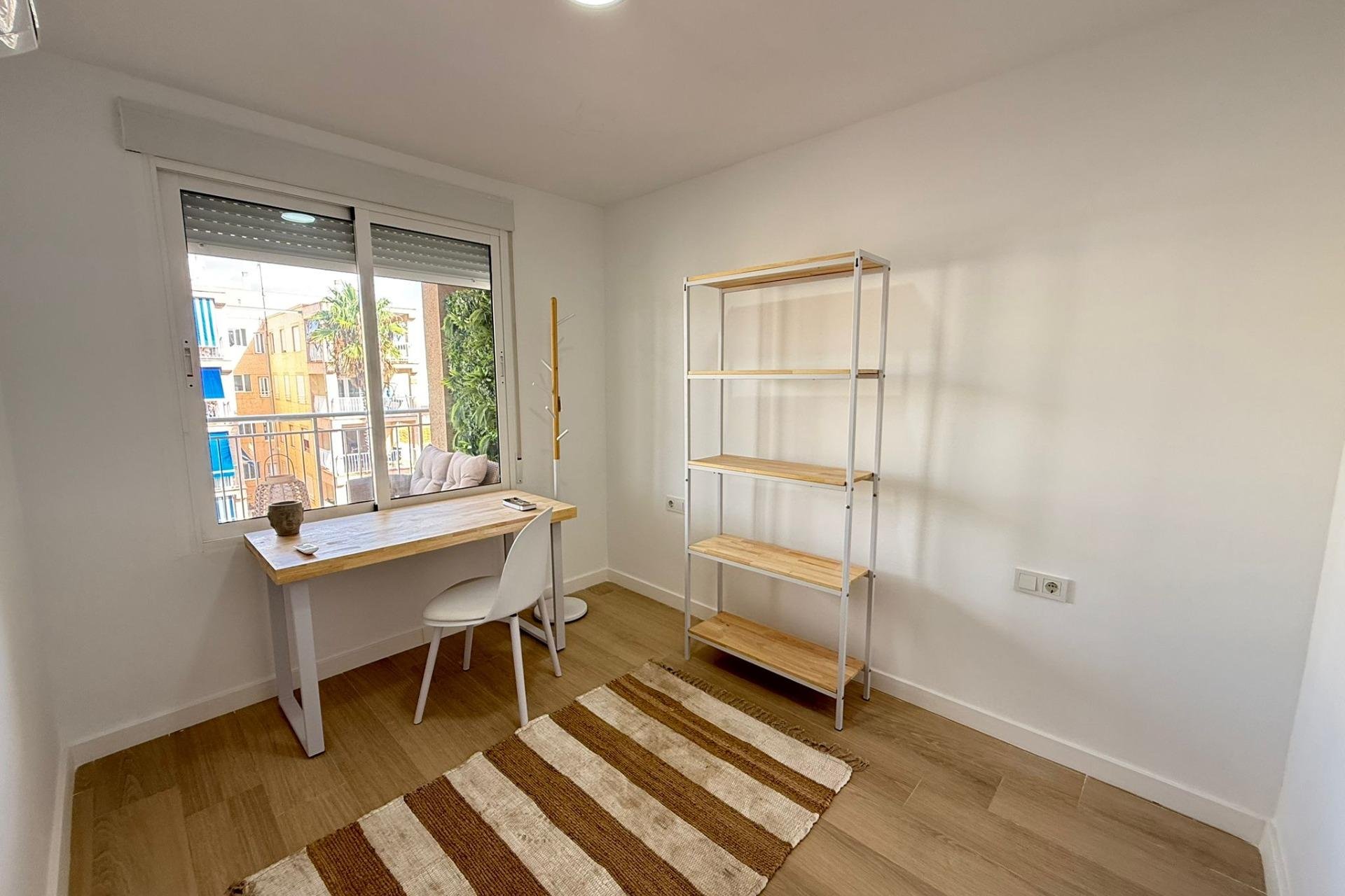 Resale - Apartment - Torrevieja - Playa de los Naufragos
