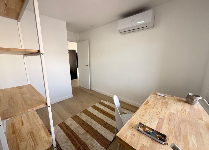 Resale - Apartment - Torrevieja - Playa de los Naufragos