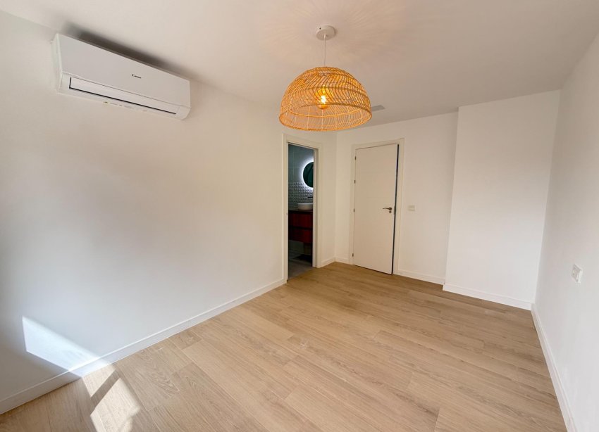Resale - Apartment - Torrevieja - Playa de los Naufragos