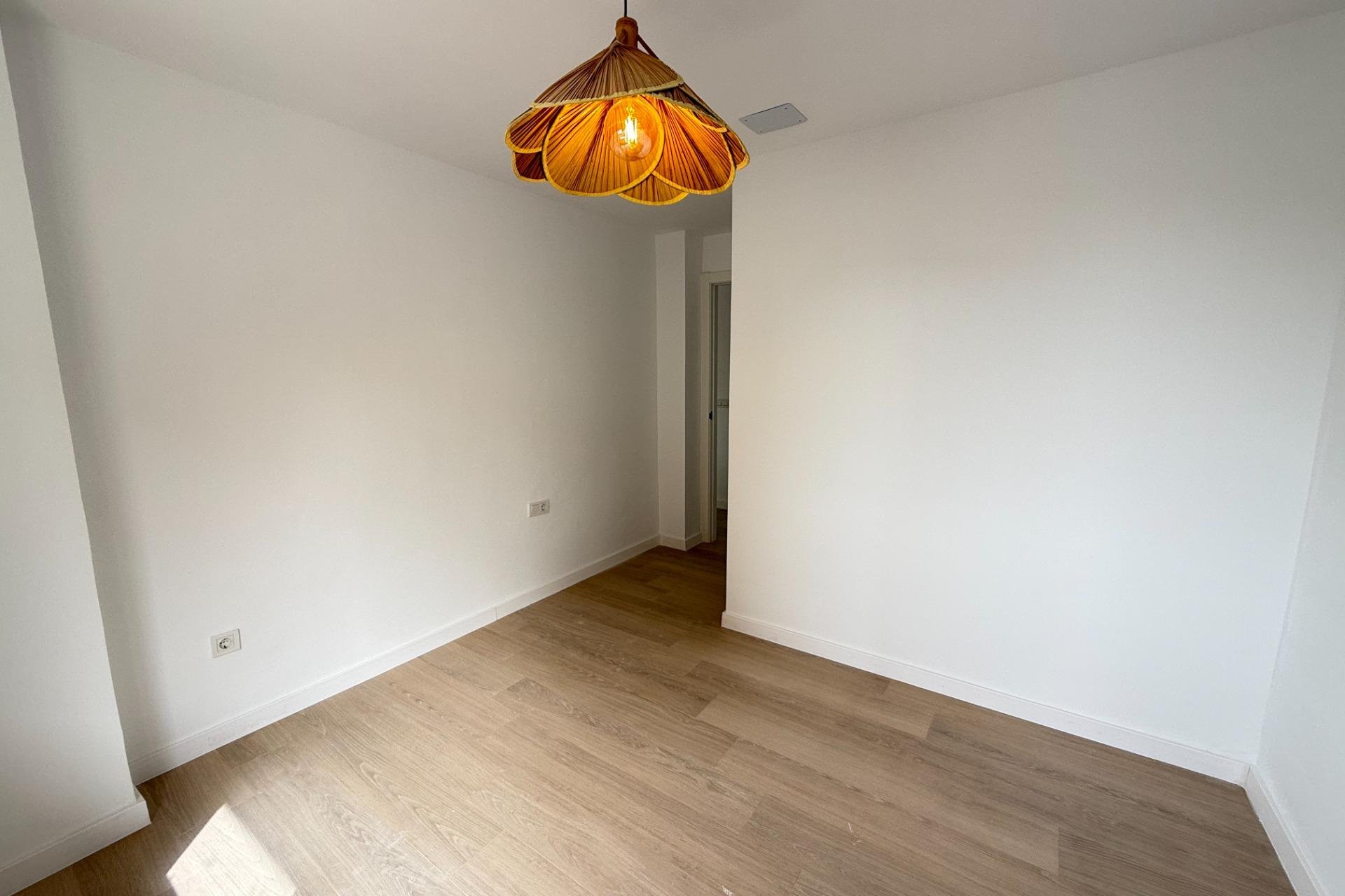 Resale - Apartment - Torrevieja - Playa de los Naufragos