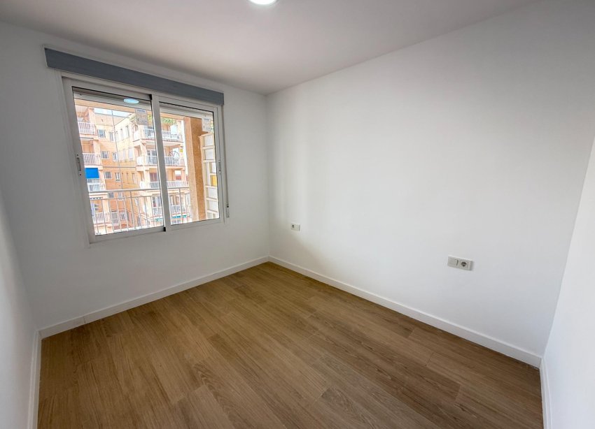 Resale - Apartment - Torrevieja - Playa de los Naufragos