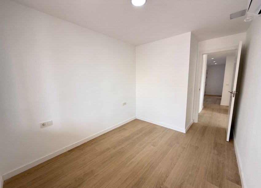 Resale - Apartment - Torrevieja - Playa de los Naufragos