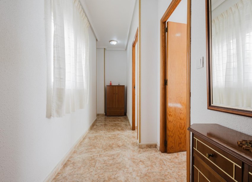 Resale - Apartment - Torrevieja - Playa del Acequión