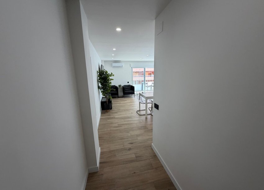 Resale - Apartment - Torrevieja - Playa del Acequión